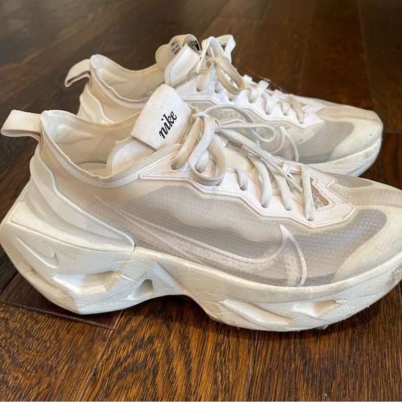 Nike - Picture 2 of 2